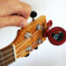 Ukulele stimmen mit Clip On Tuner